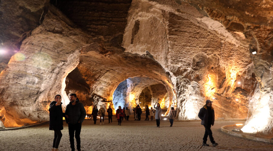 Iğdır’ın Tuz Mağaraları günde 1000 ziyaretçi ağırlıyor